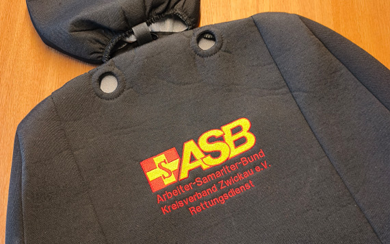 Autoschonbezüge für Rettungswagen mit Logostickerei – ASB Kreisverband Zwickau e.V.
